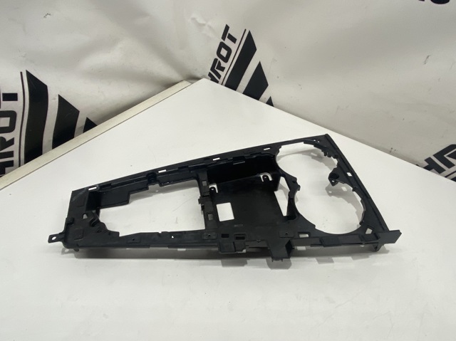 Центральная консоль торпеды 8W1864261C VAG