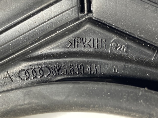8W5839431D VAG Направляющая стекла рамки двери задней левой купить в Ужгород