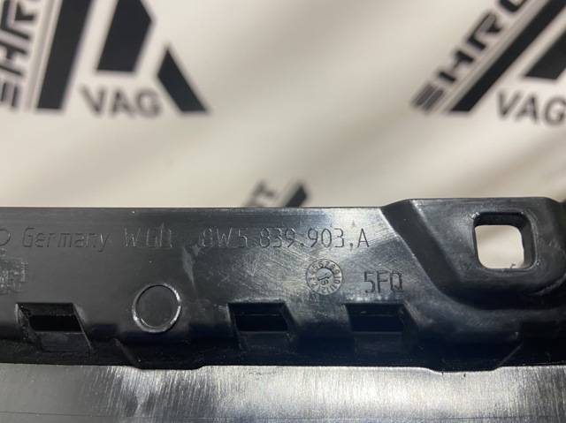 Накладка задней двери, левой, вертикальная 8W5839903A VAG