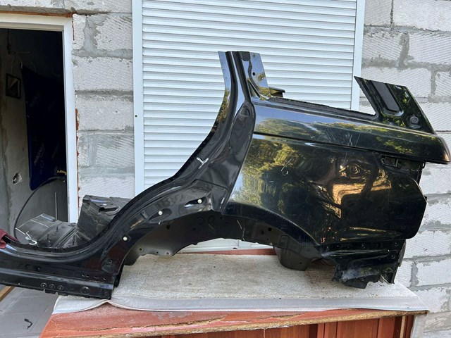 Крыло заднее LR044373 LAND ROVER
