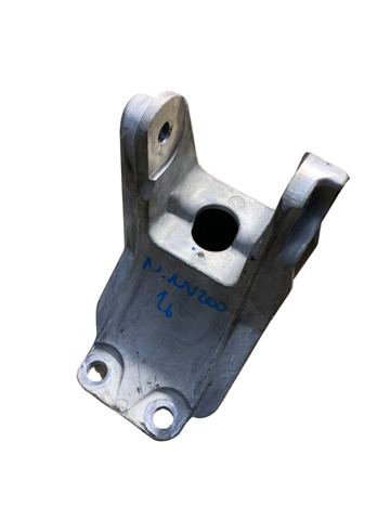 Кронштейн подушки (опоры) двигателя, задней 113333NF0A NISSAN