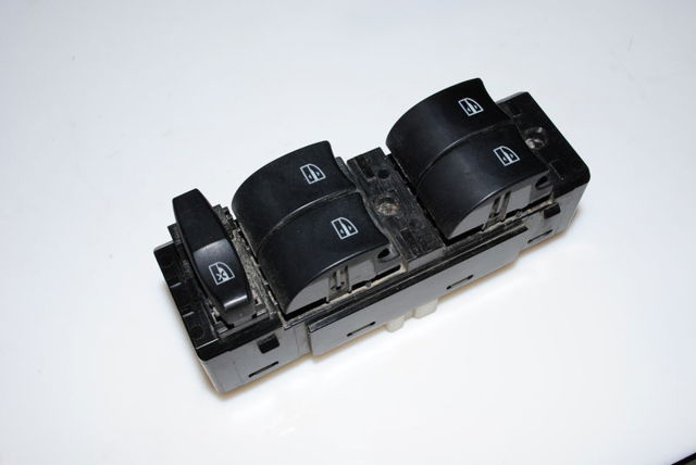 Кнопки переднего левого стекло подъемника 25401JY00C RENAULT