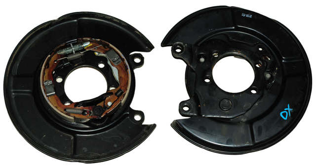 Пыльник тормозного диска заднего правый 44020CY01A NISSAN