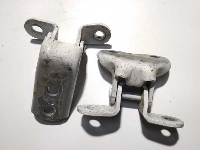 Петля передней двери левая 6872012151 TOYOTA