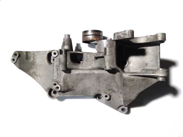 Кронштейн крепления генератора 8200183234 RENAULT