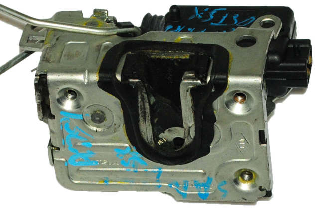 Замок двери задней левой 8200735248 RENAULT