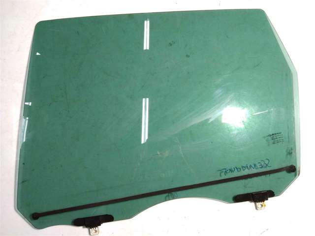 Стекло задней двери, левой 823010010R RENAULT