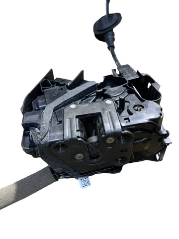 Замок двери задней левой 825037601R RENAULT