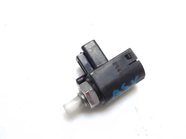 Датчик включения сцепления 8606A002 MITSUBISHI