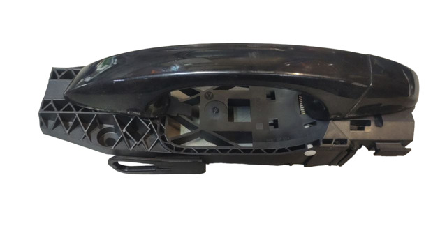 Наружная ручка правой двери 8V0839885 VAG