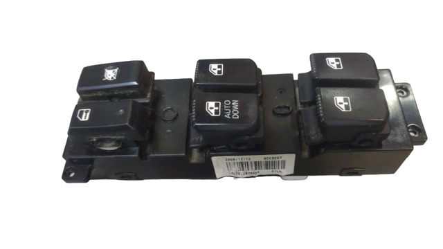 Кнопки переднего левого стекло подъемника 935702B700S4 HYUNDAI