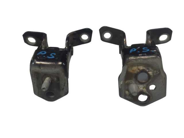 Петля задней левой двери D46173210 MAZDA