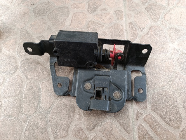 Замок пятой двери 51247026192 BMW