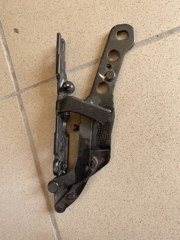 Завеса капота левая 41613452843 BMW