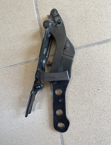 Завеса капота правая 41613452844 BMW