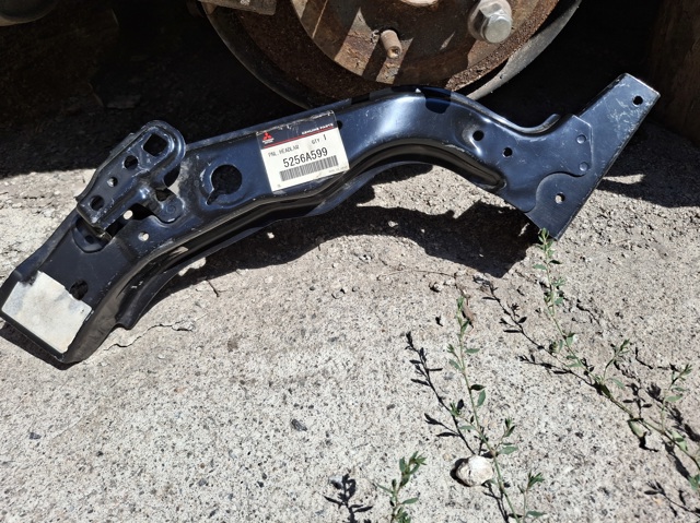 Рамка радиатора левая 5256A599 MITSUBISHI