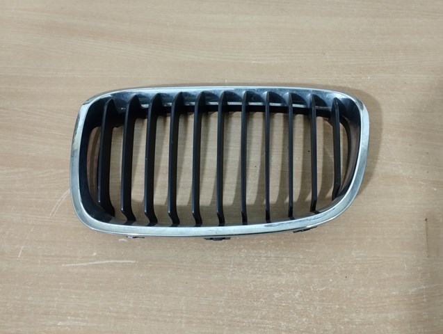 Решетка радиатора левая 7239021 BMW