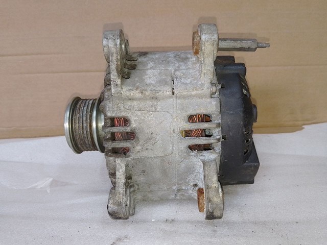 Автомобильный генератор 06F903023C VALEO