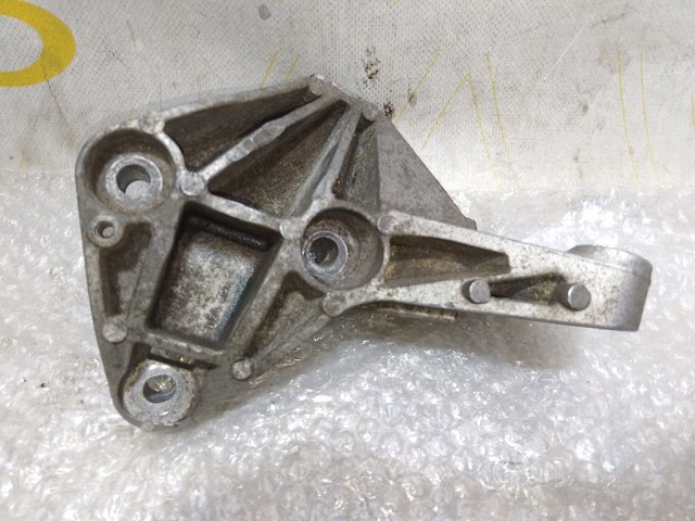 Подушка (опора) двигателя, передняя 11210JD500 NISSAN