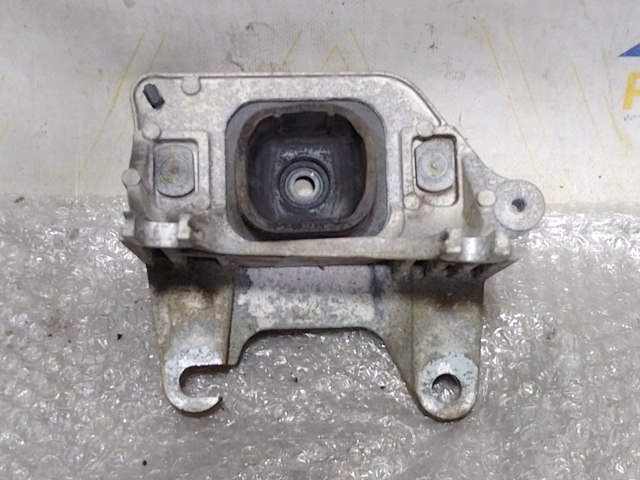 Крепление подушки коробки передач 112228161R RENAULT