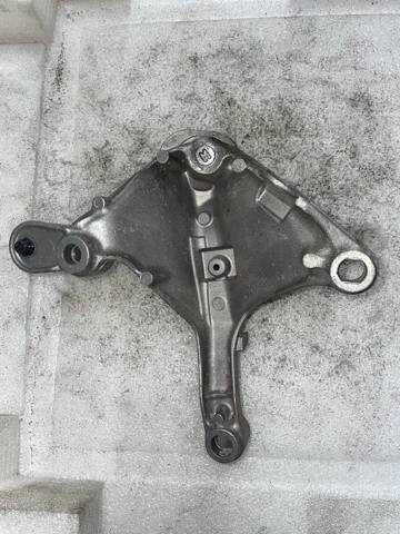 Кронштейн подушки КПП, левый 112533062R RENAULT