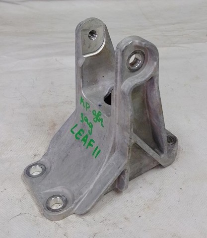 Кронштейн подушки (опоры) двигателя, задней 113333NF0A NISSAN
