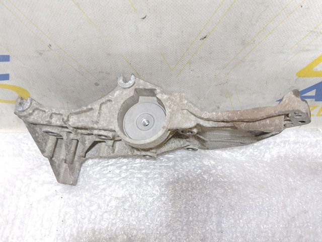 117102264R RENAULT Кронштейн генератора купить в Киев