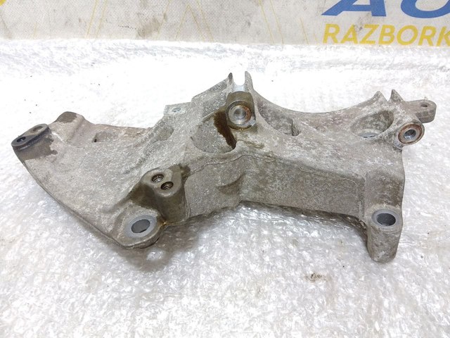RENAULT 117102264R Кронштейн генератора в наличии Ирпень