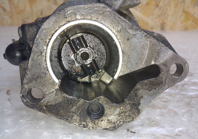 146502327R RENAULT Насос вакуумный купить в Чернигов
