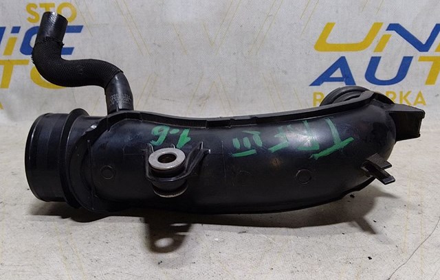Патрубок воздушный выход воздушного фильтра 165752889R RENAULT