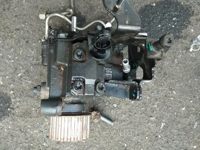 Насос топливный высокого давления (ТНВД) 167002413R RENAULT