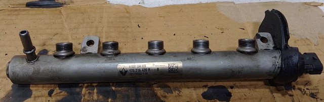 175216420R RENAULT Распределитель топлива (рампа) купить в Чернигов