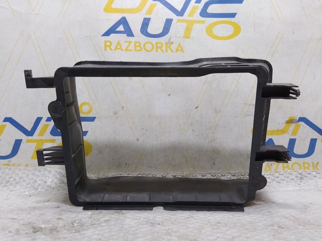 RENAULT 215586371R Воздуховод (дефлектор) радиатора интеркуллера в наличии Украина