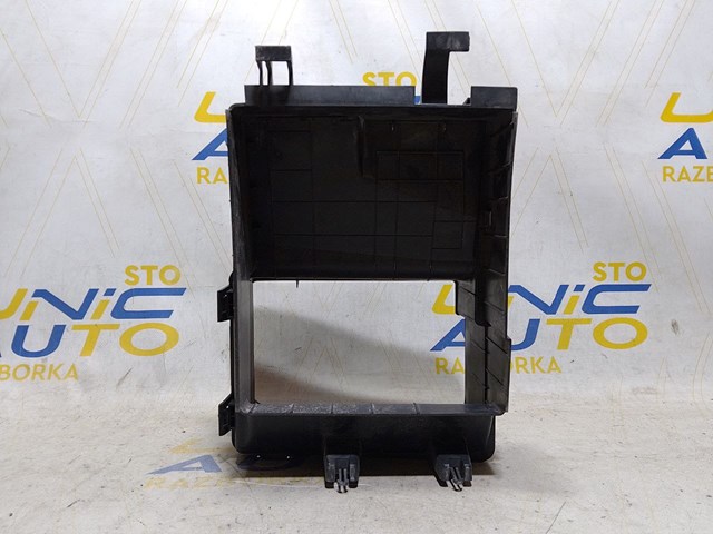 215588067R RENAULT Правый дефлектор радиатора купить в Житомир