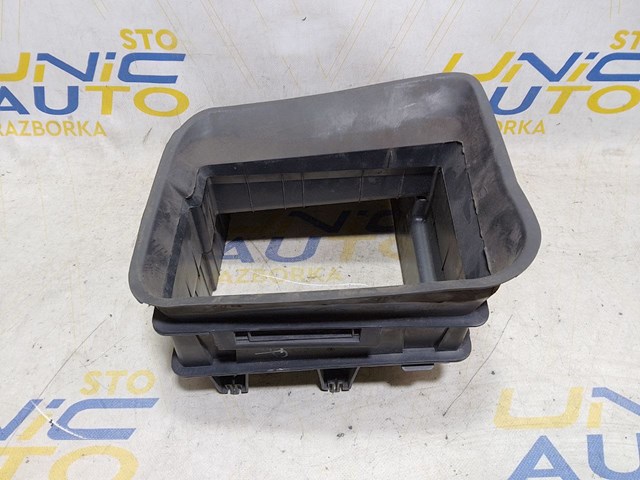 RENAULT 215588067R Правый дефлектор радиатора в наличии Запорожье