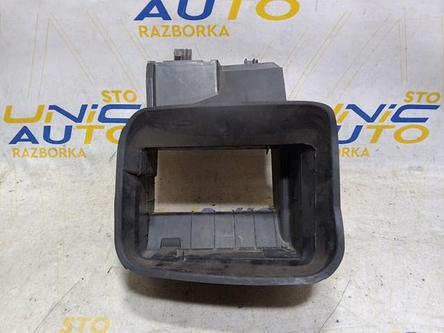 RENAULT 215588067R Воздуховод (дефлектор) радиатора правый в наличии Украина