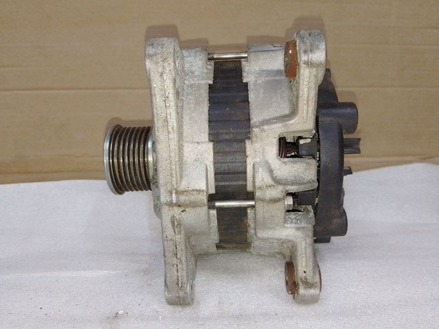 RENAULT 231001568R Генератор в наличии Киев