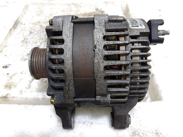 RENAULT 231001822R Генератор в наличии Украина