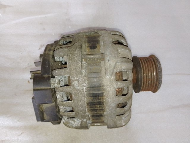 Генератор автомобильный 231002949R RENAULT