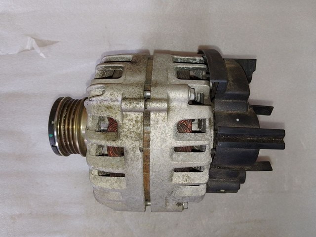 RENAULT 231007582R Генератор в наличии Украина