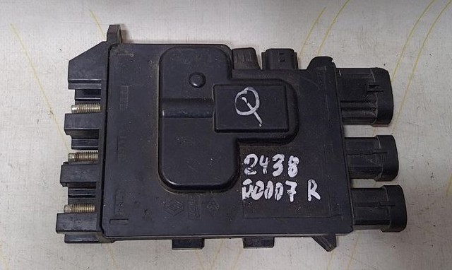 Блок предохранителей и реле 243800007R RENAULT