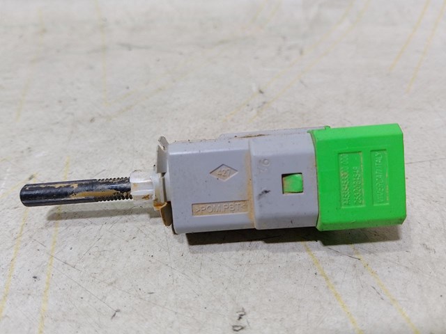 Лягушка стоп сигнала 253206454R RENAULT
