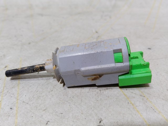 253206454R Датчик включения стопсигнала купить Украина