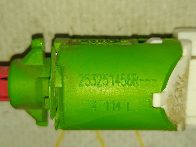 Датчик включения сцепления 253251456R RENAULT