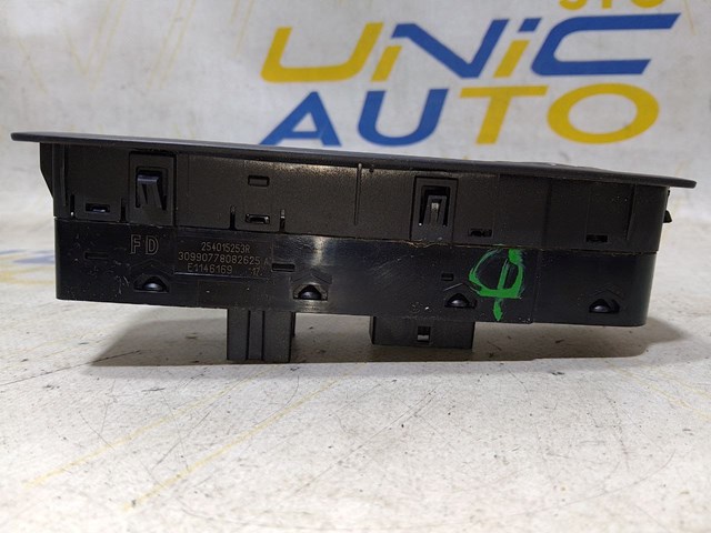 RENAULT 254015253R Кнопочный блок управления стеклоподъемником передний левый в наличии Черкассы