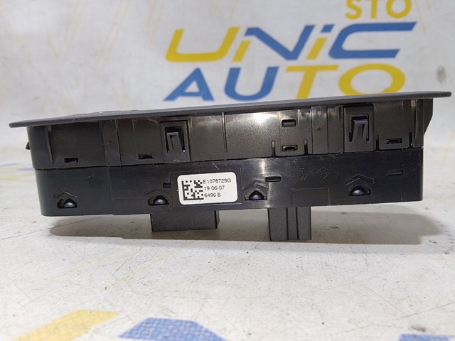 RENAULT 254015253R Кнопочный блок управления стеклоподъемником передний левый в наличии Ужгород