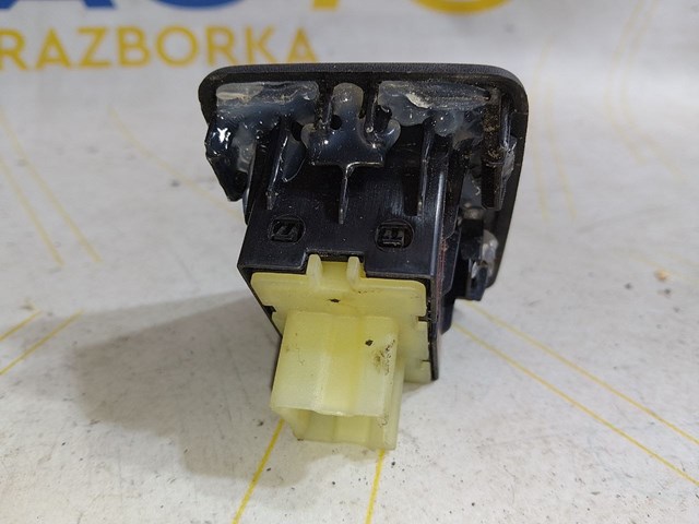 RENAULT 254217475R Кнопка включения мотора стеклоподъемника передняя правая в наличии Черновцы