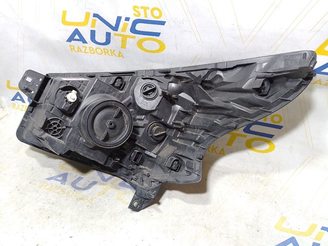 Фара передняя правая 260109424R RENAULT
