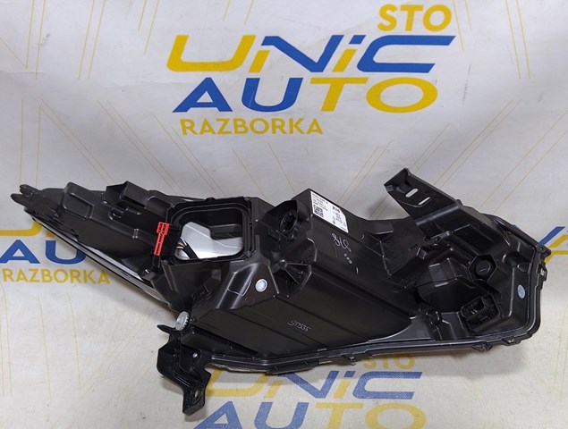 RENAULT 260609326R Левая фара в наличии Ужгород