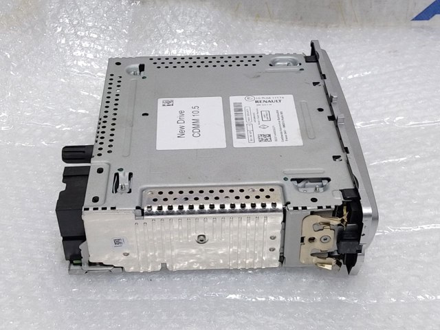 RENAULT 281156142R Магнитола в наличии Полтава
